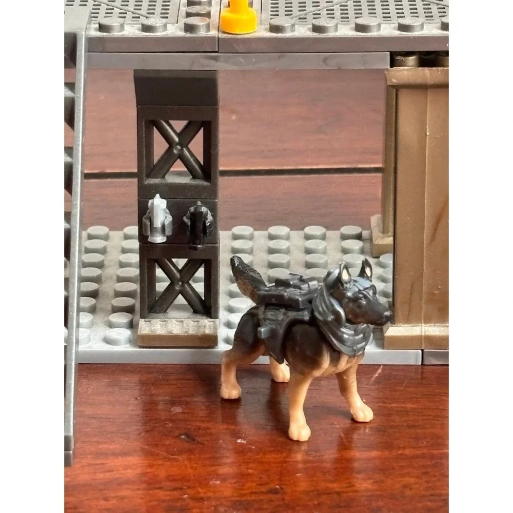 Mega Bloks Call of Duty Covert Ops Unit German Shepherd Figure Tactical Platform
